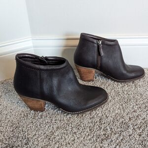 Cole Haan Prynne Dark Brown Pebble Leather Booties sz 7.5